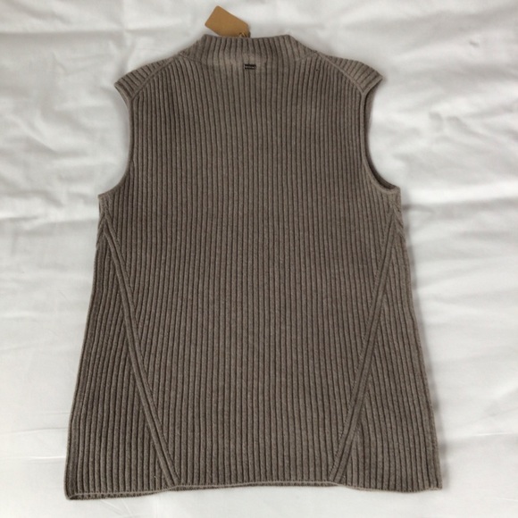 St. John Cashmere Sleeveless Sweater Vest - Picture 3 of 4